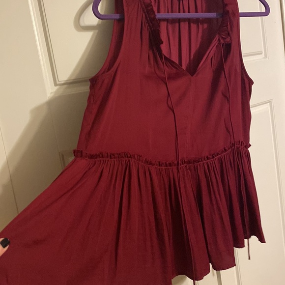 Burgundy peplum swing top - Picture 2 of 4